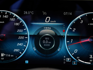 2021Ŀ E 300 L A п؅^