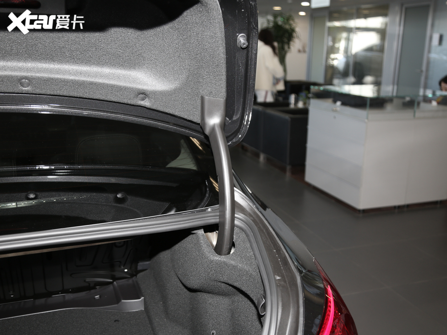 2021YC C 260 L \Ӱ