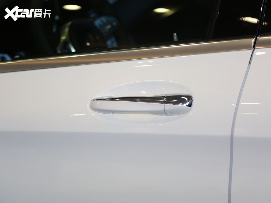 2021YC C 260 L \Ӱ