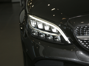 2021C 260 L \Ӱ (ji)^