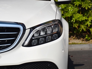2021款C 260 L 大灯