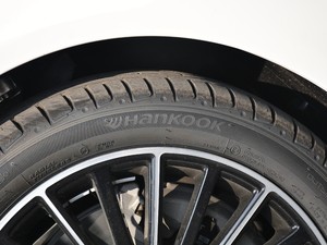 2021款C 260 L 轮胎品牌