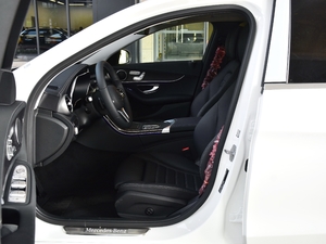 2021款C 260 L 前排空间