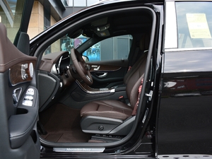 2021款GLC 300 L 4MATIC 豪华型 前排空间