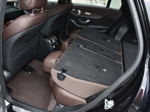 2021款GLC 300 L 4MATIC 豪华型 后排座椅放倒