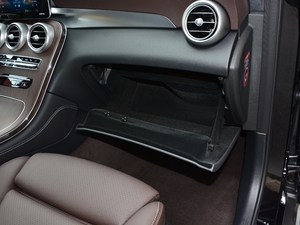 2021款GLC 300 L 4MATIC 豪华型 手套箱