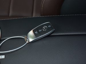 2021款GLC 300 L 4MATIC 豪华型 车钥匙