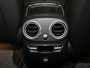 2021款GLC 300 L 4MATIC 动感型 中控区