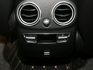 2021款GLC 300 L 4MATIC 动感型 中控区