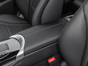 2021款GLC 260 L 4MATIC 动感型 中央扶手箱