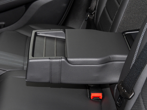 2021款GLC 260 L 4MATIC 动感型 后排中央扶手
