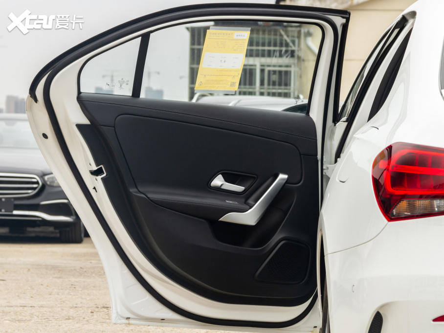 2021YA A 180 L \I܇