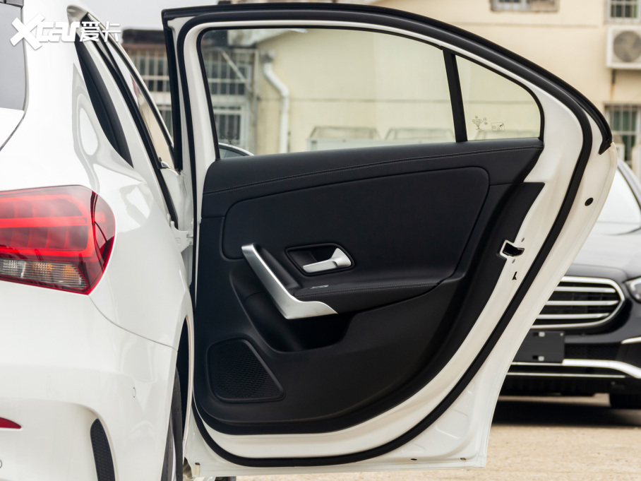 2021YA A 180 L \I܇