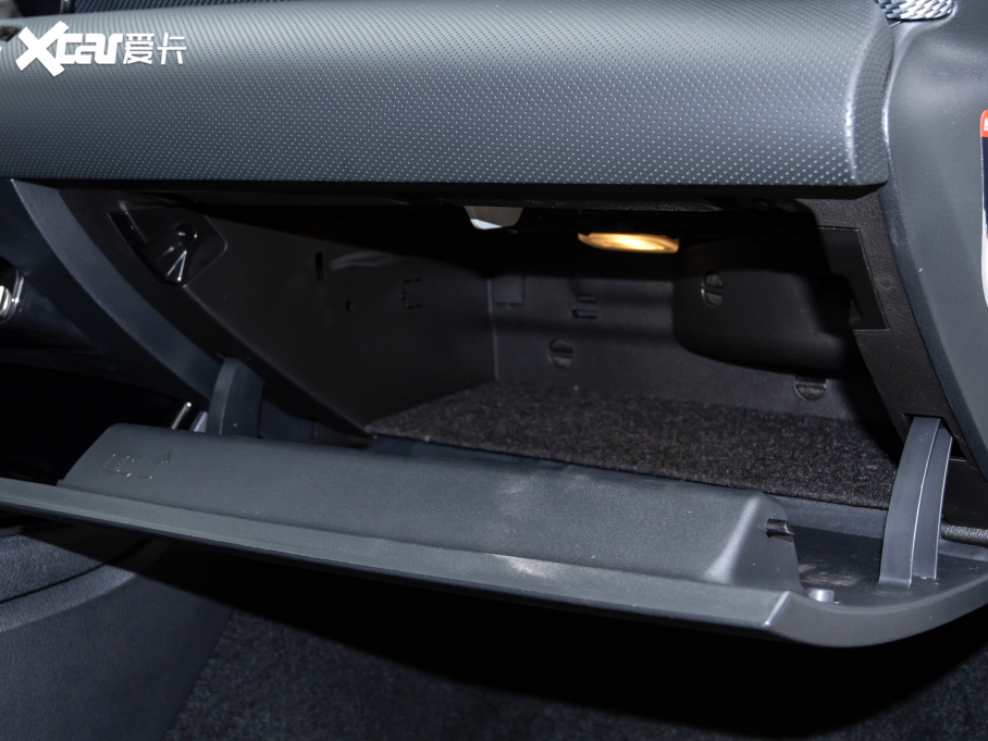 2021YA A 180 L \(yn)I܇