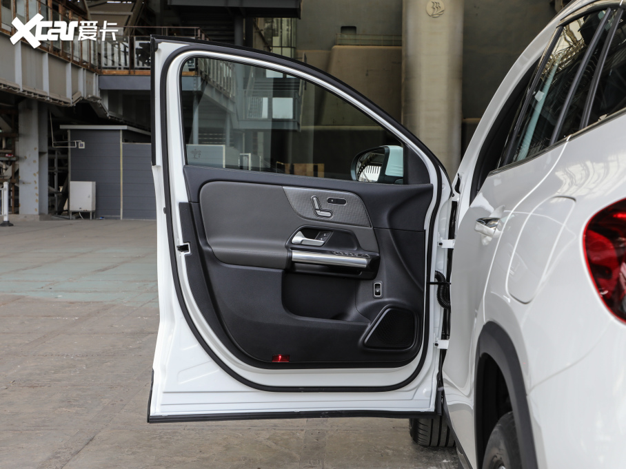 2022YEQA EQA 300 4MATIC װl(f)؄e