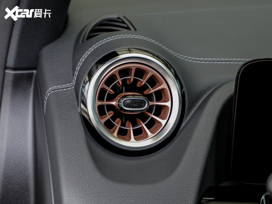 2022YEQA EQA 300 4MATIC װl(f)؄e