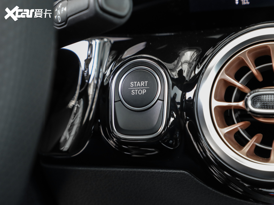 2022YEQA EQA 300 4MATIC װl(f)؄e