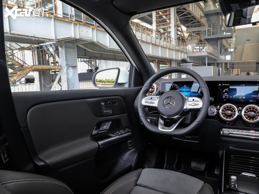 2022YEQA EQA 300 4MATIC װl(f)؄e