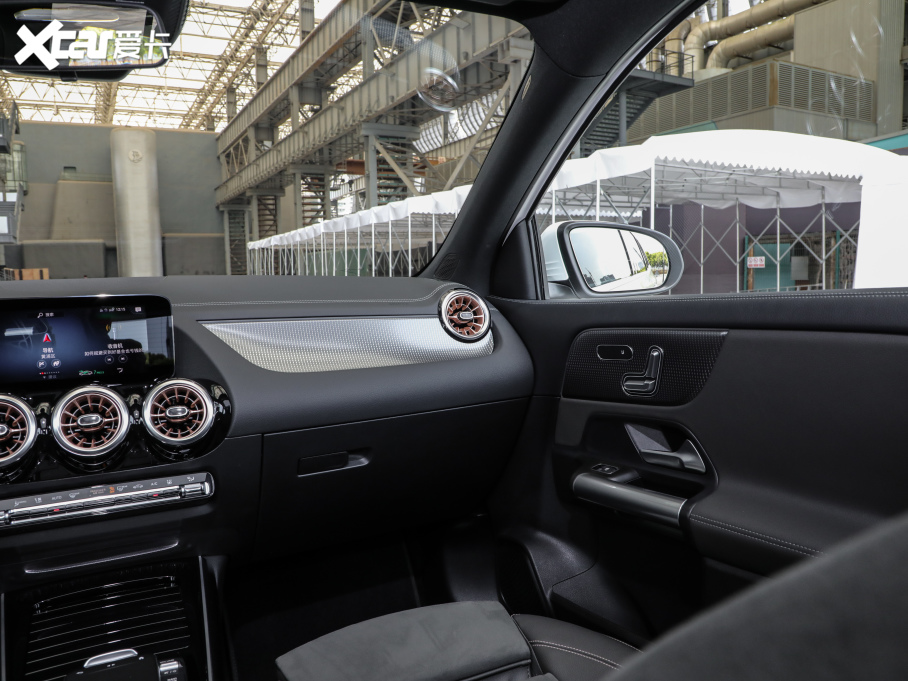 2022YEQA EQA 300 4MATIC װl؄e