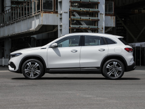 2022款EQA 300 4MATIC 首发特别版 正侧（左）