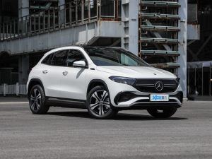 2022EQA 300 4MATIC װl؄e w^