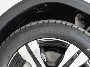 2022EQA 300 4MATIC װl؄e ݆̥Ʒ