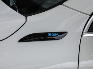 2022EQA 300 4MATIC װl؄e ^