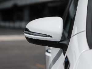 2022EQA 300 4MATIC װl؄e ^