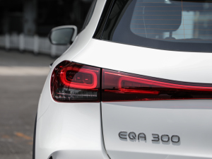 2022EQA 300 4MATIC װl؄e ^