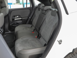 2022EQA 300 4MATIC װl(f)؄e 