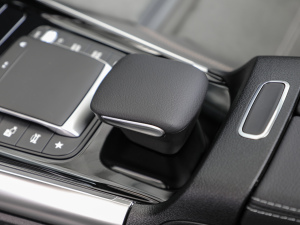 2022EQA 300 4MATIC װl؄e п؅^