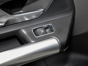 2022EQA 300 4MATIC װl؄e п؅^