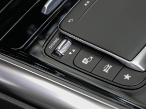 2022EQA 300 4MATIC װl؄e п؅^