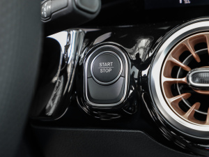 2022EQA 300 4MATIC װl؄e п؅^