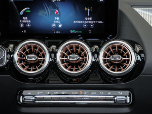 2022EQA 300 4MATIC װl(f)؄e {(dio)L(fng)