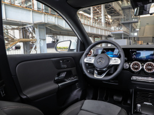 2022EQA 300 4MATIC װl(f)؄e п؅^(q)