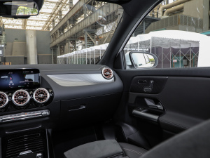 2022EQA 300 4MATIC װl(f)؄e п؅^(q)