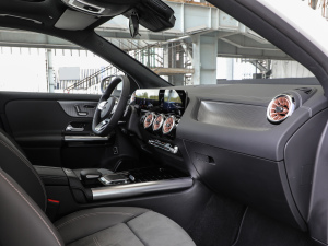 2022EQA 300 4MATIC װl(f)؄e п؅^(q)