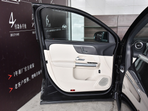 2022款EQA 260 驾驶位车门