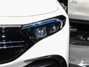 2022款EQB 350 4MATIC 首发特别版 大灯