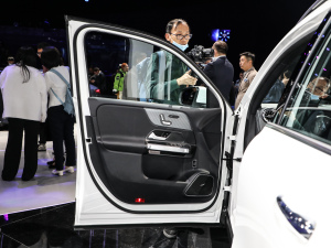 2022款EQB 350 4MATIC 首发特别版 驾驶位车门