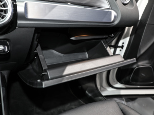 2022款EQB 350 4MATIC 首发特别版 手套箱