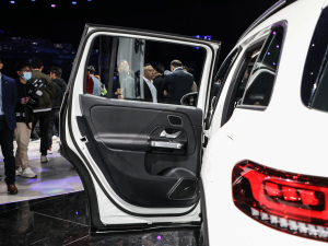 2022款EQB 350 4MATIC 首发特别版 左后车门