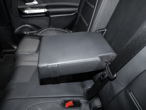 2022款EQB 350 4MATIC 首发特别版 后排中央扶手