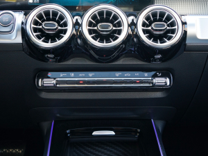 2022款EQB 350 4MATIC 空调调节