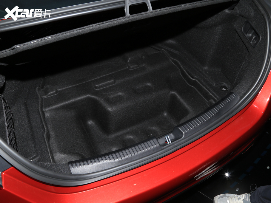 2022YC C 260 L ҹ\Ӱ