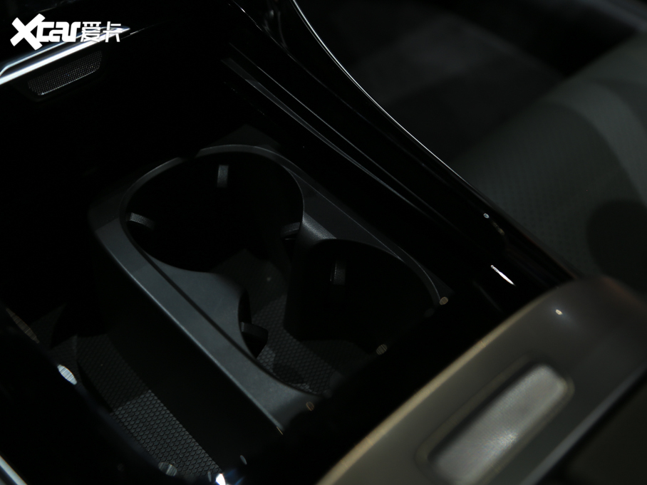 2022YC C 260 L ҹ\Ӱ