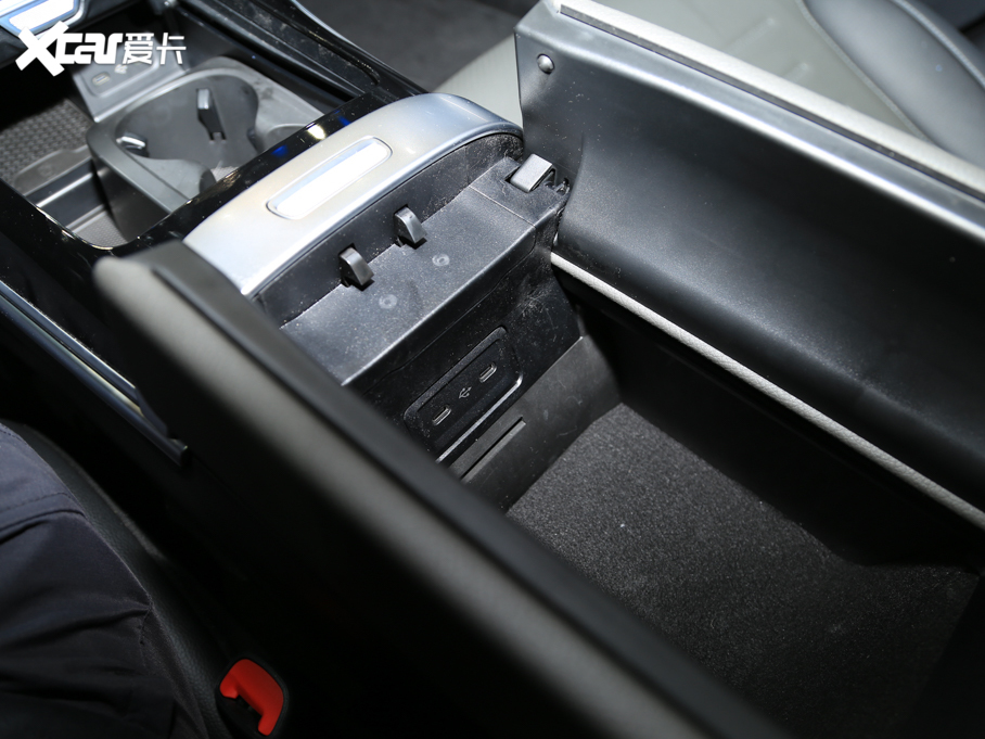 2022YC C 260 L ҹ\Ӱ