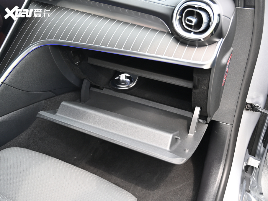 2022YC C 260 L ҹ\Ӱ