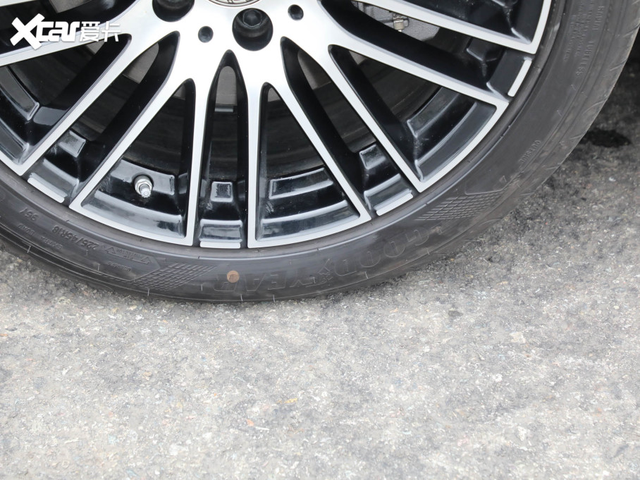 2022YC C 260 L \Ӱ